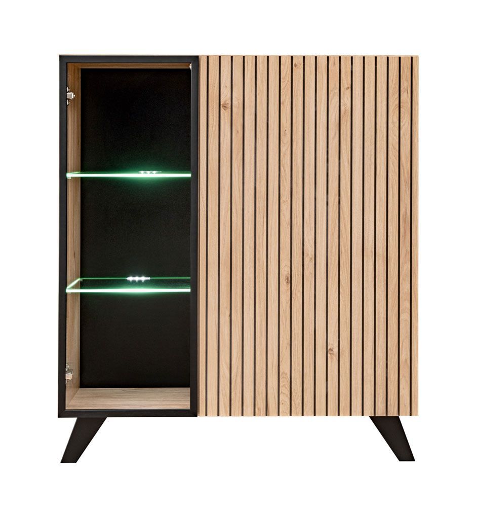 Kleine Vitrine Nordkapp 04, Farbe: Hickory Jackson / Schwarz - Abmessungen: 102 x 90 x 40 cm (H x B x T), mit 6 Fächern und eine LED-Beleuchtung