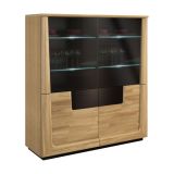 Vitrine "Topusko" 05, Farbe: Eiche / Schwarz, teilmassiv - Abmessungen: 133 x 121 x 43 cm (H x B x T)